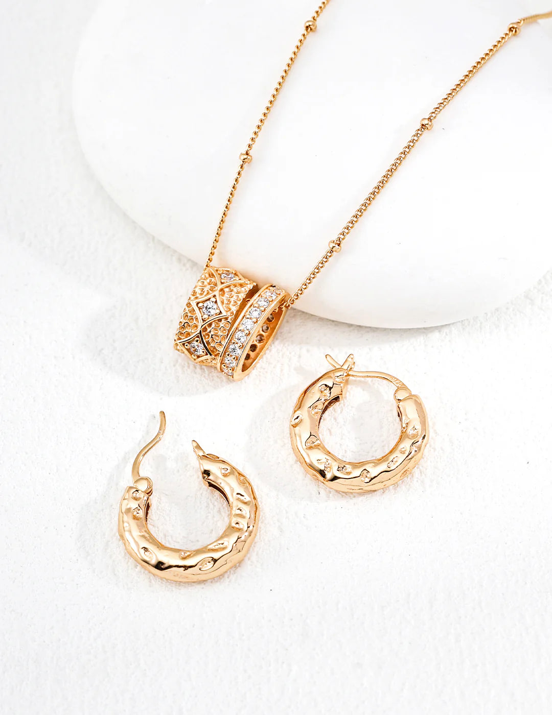 Minimal Zircon Hoop Earrings