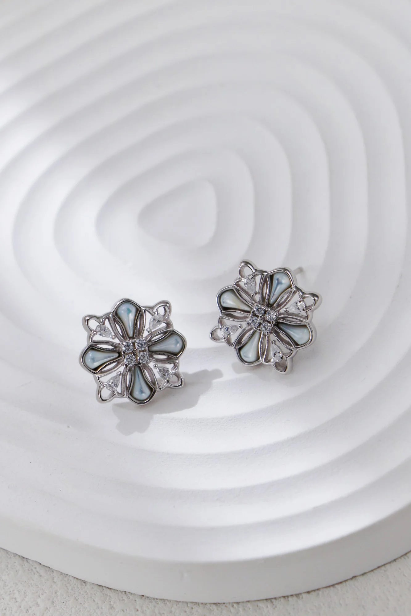White Shell Starburst Zircon Stud Earrings